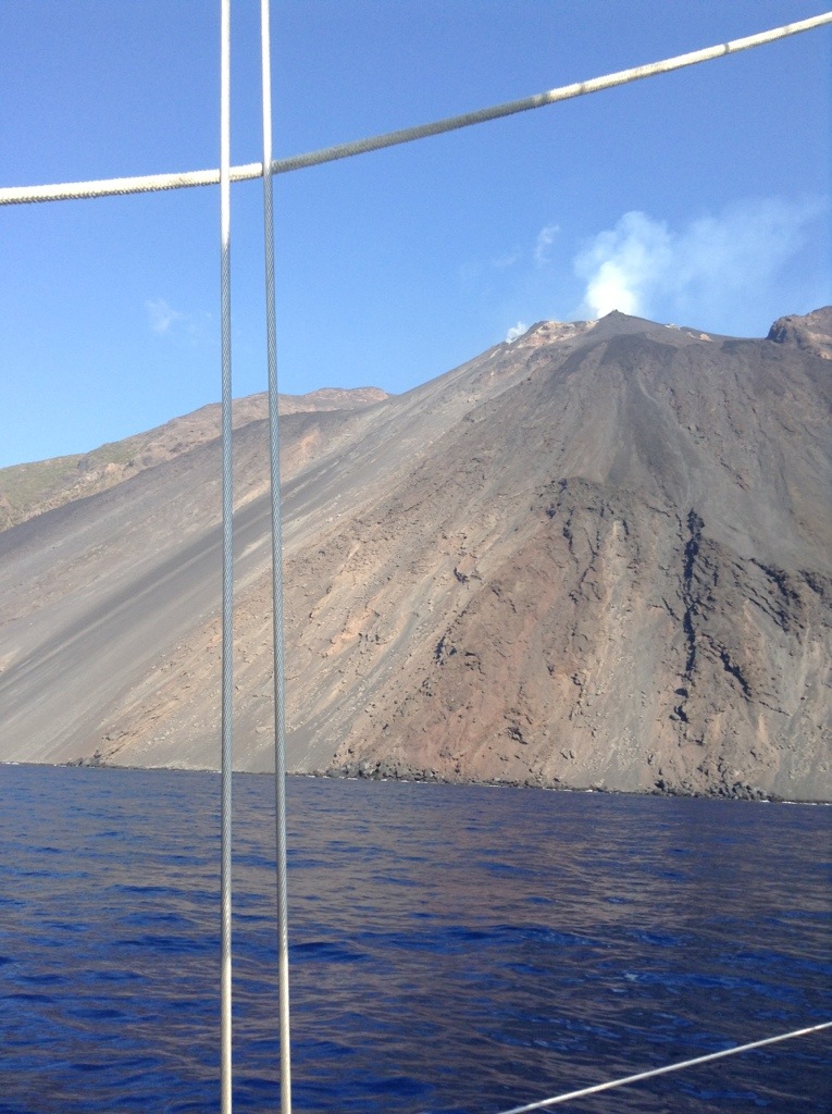 Stromboli sciara del fuoco vulcano eruzione