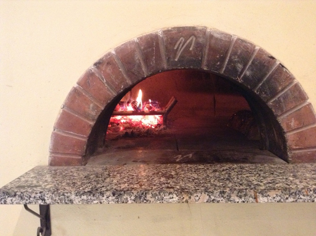 pizzeria forno a legna in toscana