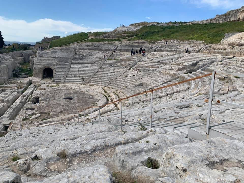 teatro greco di siracusa visto dalle gradinate