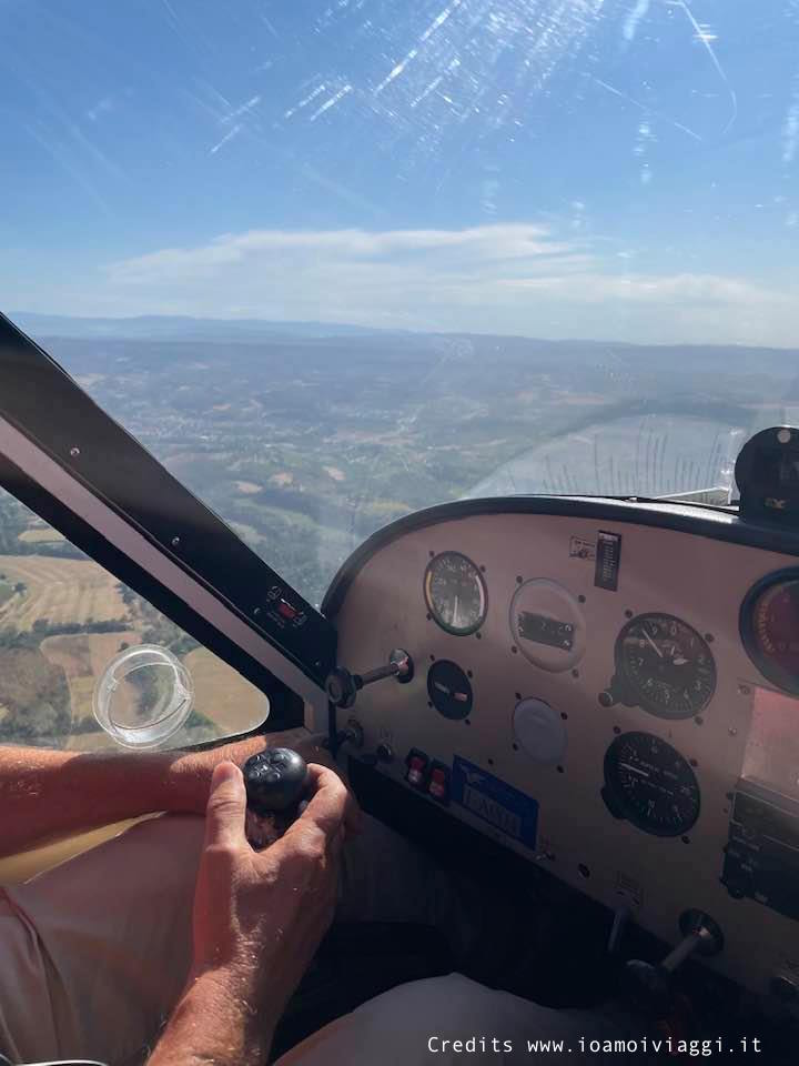 in volo sulla toscana