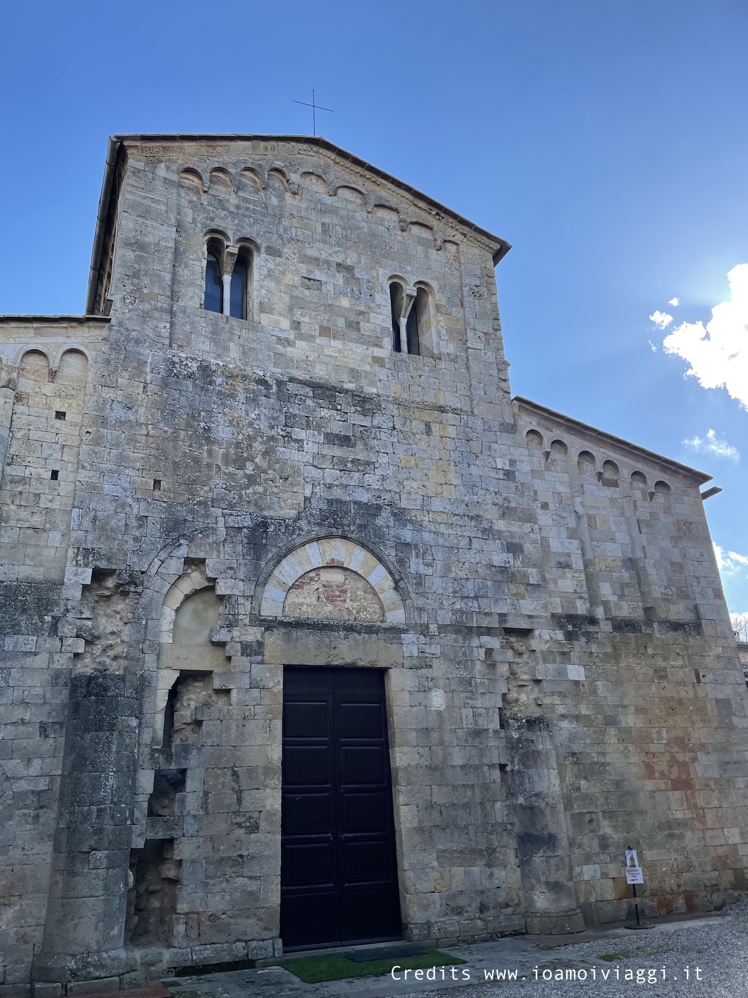 Chiesa di Abbadia Isola Toscana